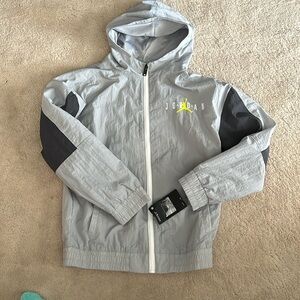 NWT - JORDAN Jumpman Gray/Black Windbreaker Jacket youth sz: MEDIUM